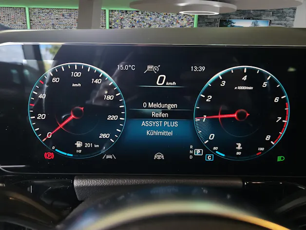 MERCEDES-BENZ GLA 250 4Matic AMG Line 8G-DCT