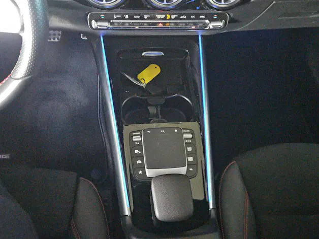 MERCEDES-BENZ GLA 250 4Matic AMG Line 8G-DCT