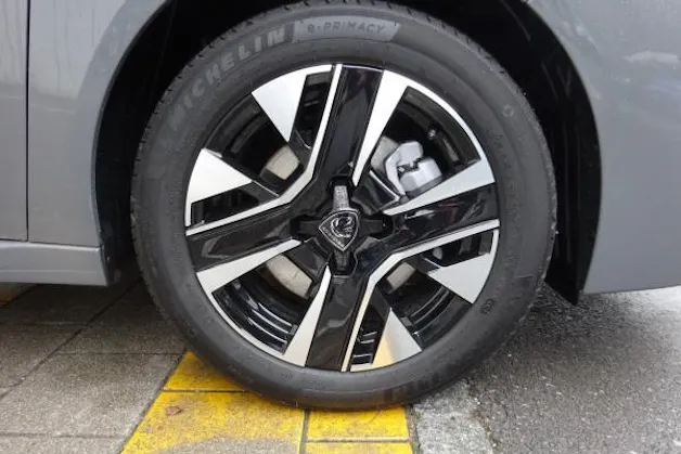 Peugeot 208 1.2 MHEV 110 Allure P