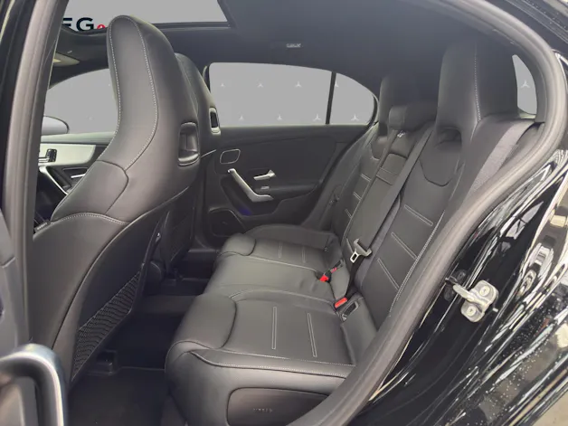 Mercedes-Benz A 250 4M - AMG / DISTRONIC / 360 Grad Kamera / Panorama-Dach
