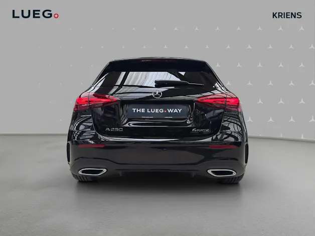 Mercedes-Benz A 250 4M - AMG / DISTRONIC / 360 Grad Kamera / Panorama-Dach