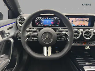 Mercedes-Benz A 250 4M - AMG / DISTRONIC / 360 Grad Kamera / Panorama-Dach