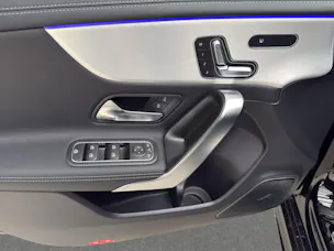 Mercedes-Benz A 250 4M - AMG / DISTRONIC / 360 Grad Kamera / Panorama-Dach