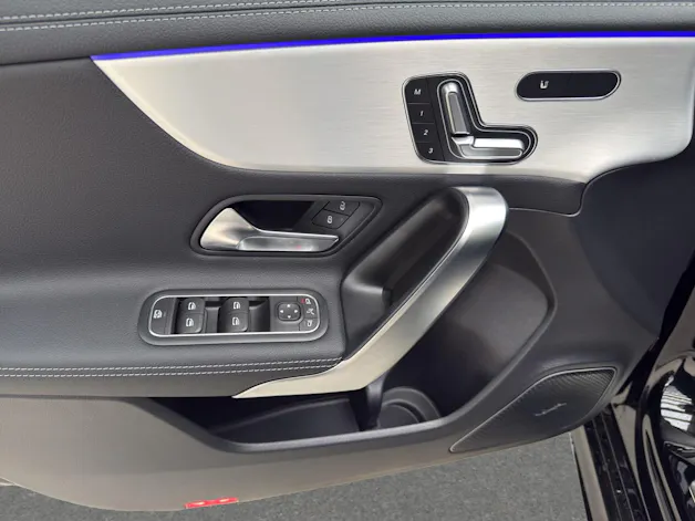 Mercedes-Benz A 250 4M - AMG / DISTRONIC / 360 Grad Kamera / Panorama-Dach