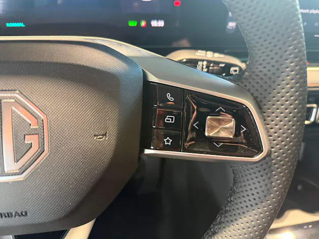 MG HS 1.5 T HEV Luxury