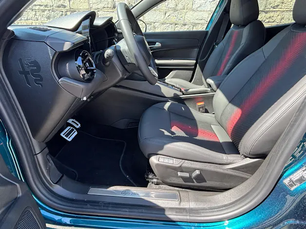 Alfa Romeo Junior 1.2 48V Hybrid Junior TI