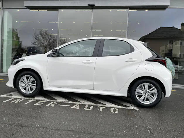 Mazda 2 Hybrid Centre-line