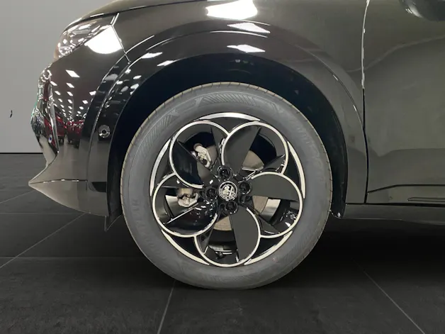 Alfa Romeo Junior 1.2 Ibrida Q4 Pack Tech