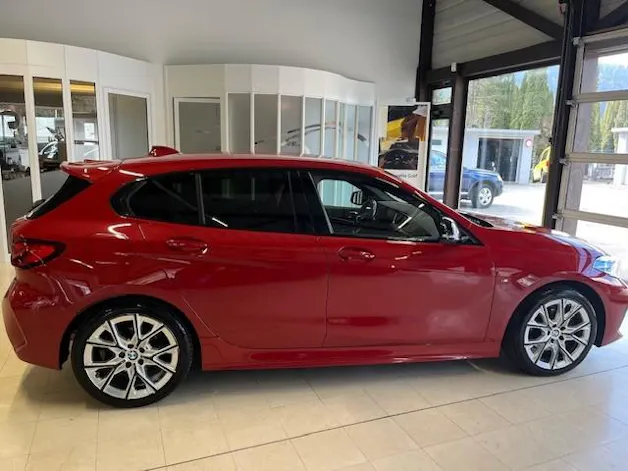BMW 118i Essential Edition Steptronic