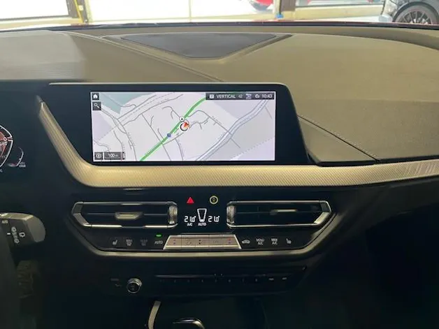 BMW 118i Essential Edition Steptronic
