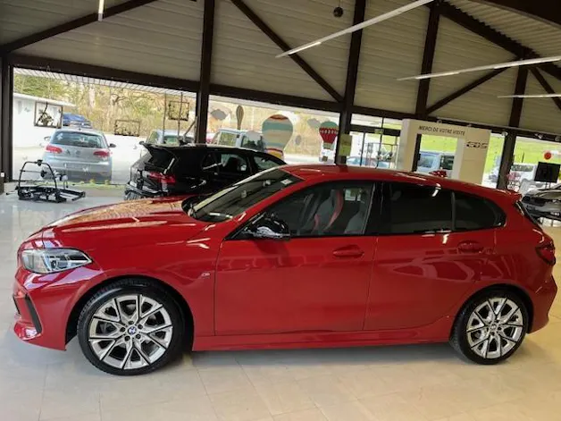 BMW 118i Essential Edition Steptronic