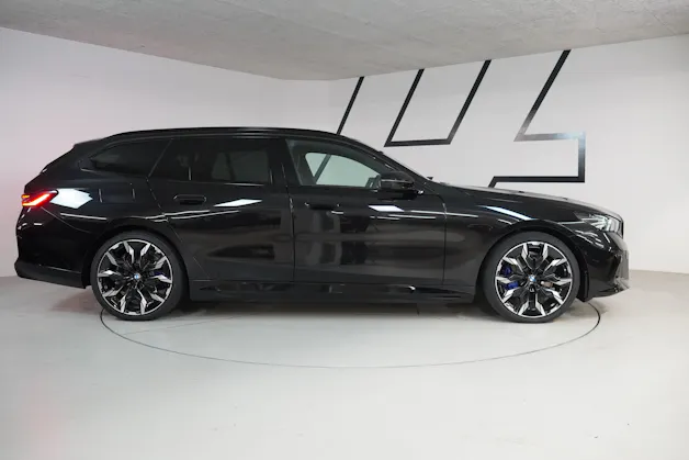 BMW 550e xDrive Touring M Sport Pro Steptronic