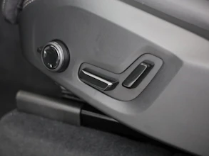 https://vehicle.imgix.net/4285251/13bbae49-9b18-42e2-869d-9af107759840.jpg