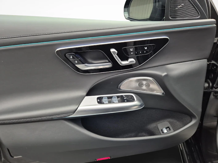 image du véhicule MERCEDES-BENZ E 220