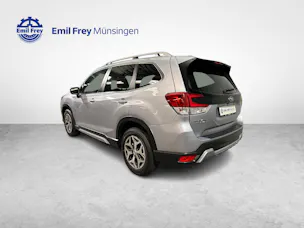 Subaru Forester Station 2.0i e-Boxer Swiss Plus