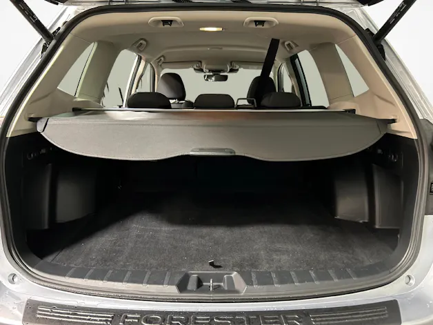 Subaru Forester Station 2.0i e-Boxer Swiss Plus