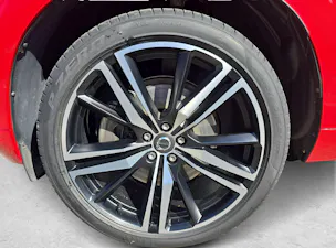 Volvo XC60 2.0 T6 R-Design AWD / ab 3,99% Leasing bei Abschluss einer Protect Autoversicherung