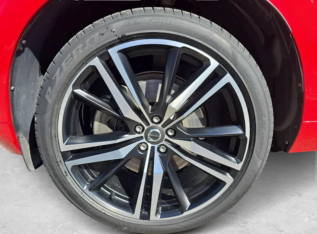 Volvo XC60 2.0 T6 R-Design AWD / ab 3,99% Leasing bei Abschluss einer Protect Autoversicherung