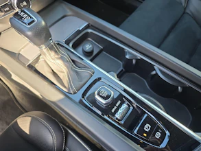 https://vehicle.imgix.net/4285624/f43c310c-b949-49d5-b5f3-0542ac13dfc3.jpg
