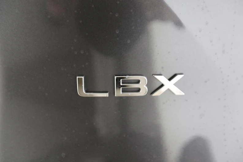 Fahrzeugbild LEXUS LBX
