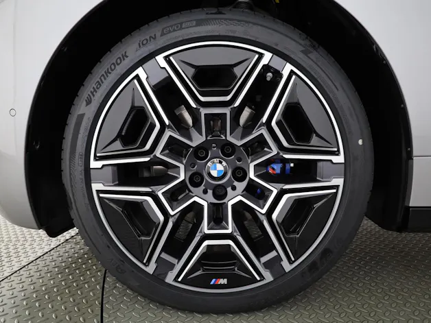 BMW iX xDrive60