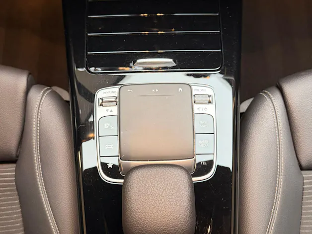Mercedes-Benz A 220 Progressive Limousine
