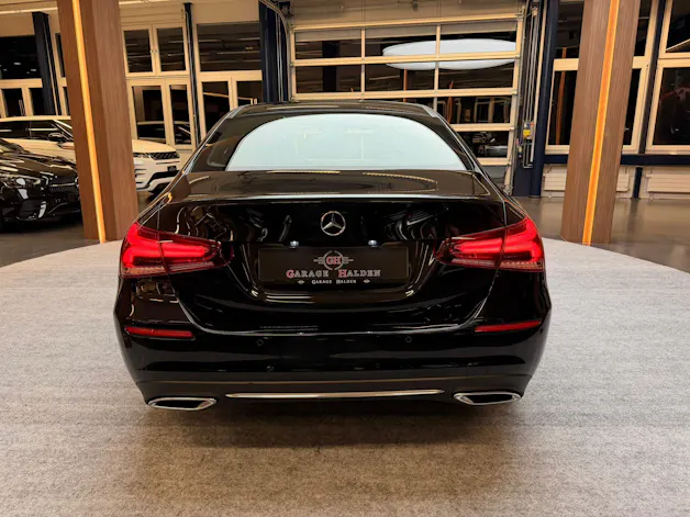 Mercedes-Benz A 220 Progressive Limousine