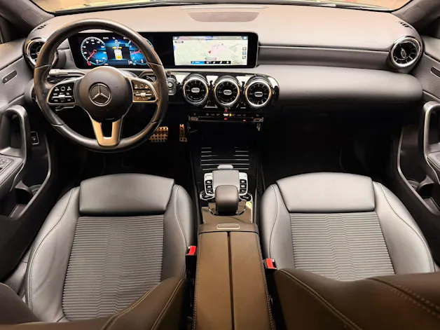 Mercedes-Benz A 220 Progressive Limousine