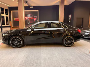 Mercedes-Benz A 220 Progressive Limousine