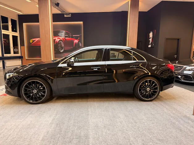 Mercedes-Benz A 220 Progressive Limousine