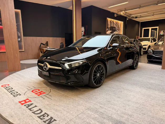 Mercedes-Benz A 220 Progressive Limousine