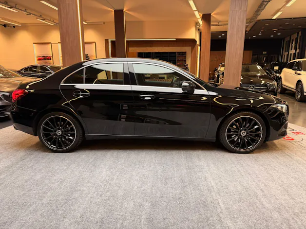 Mercedes-Benz A 220 Progressive Limousine