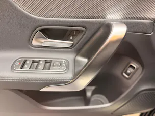 Mercedes-Benz A 220 Progressive Limousine