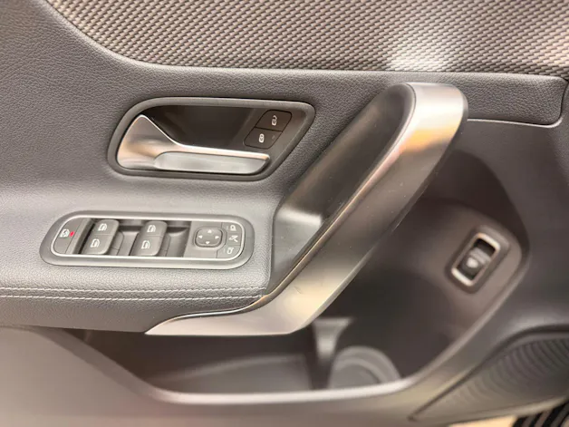 Mercedes-Benz A 220 Progressive Limousine