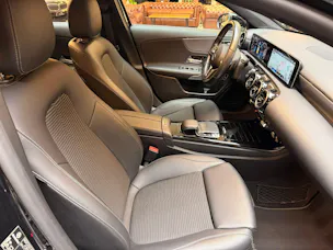 Mercedes-Benz A 220 Progressive Limousine