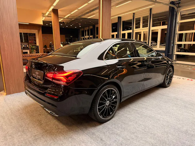 Mercedes-Benz A 220 Progressive Limousine