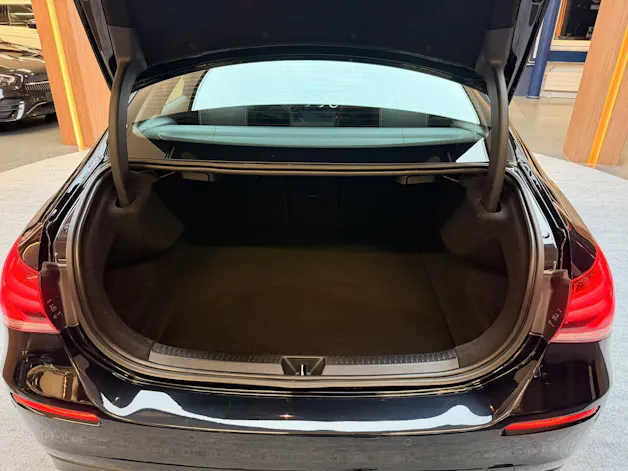 Mercedes-Benz A 220 Progressive Limousine