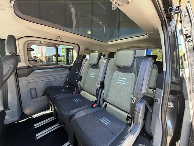 Ford Tourneo Bus 340 L1H1 65kWh Active