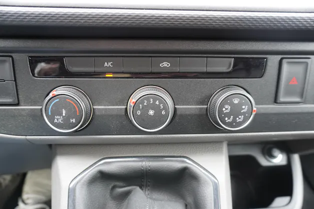 VW T6.1 2.0 TDI TDI EINBAU-SCHRÄNKE 3200 KG!!!