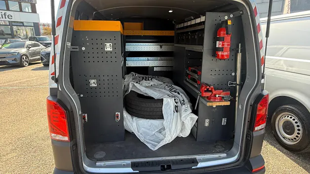 VW T6.1 2.0 TDI TDI EINBAU-SCHRÄNKE 3200 KG!!!
