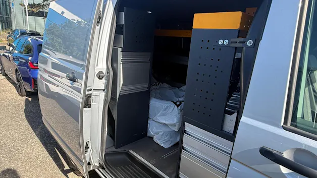 VW T6.1 2.0 TDI TDI EINBAU-SCHRÄNKE 3200 KG!!!