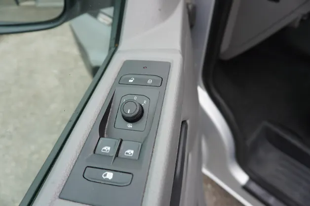 VW T6.1 2.0 TDI TDI EINBAU-SCHRÄNKE 3200 KG!!!