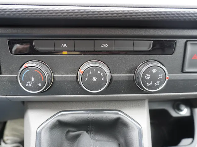 VW T6.1 2.0 TDI TDI EINBAU-SCHRÄNKE 3200 KG!!!
