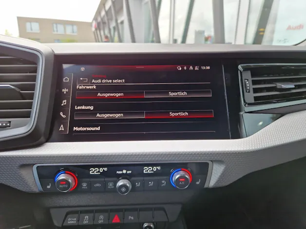 Audi A1 allstreet 30 TFSI Attraction S-tronic Pfeilgrau Metallic