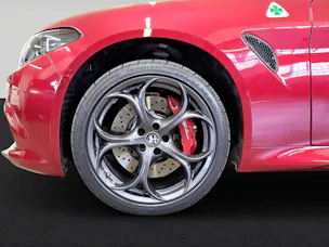 Alfa Romeo Giulia 2.9 V6 Quadrifoglio mit Pack Performante 520 PS