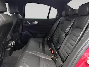 Alfa Romeo Giulia 2.9 V6 Quadrifoglio mit Pack Performante 520 PS