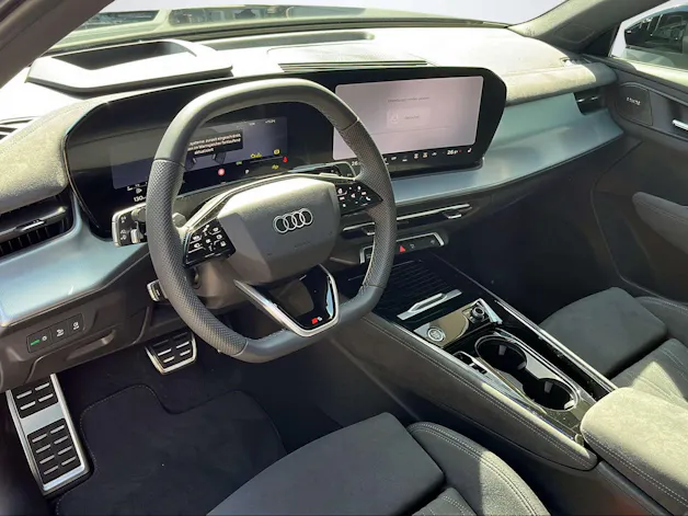 Audi Q3 SUV TFSI quattro 195 kW S t 2000ccm 265PS/195kW 4 Zylinder TFSI Benzin