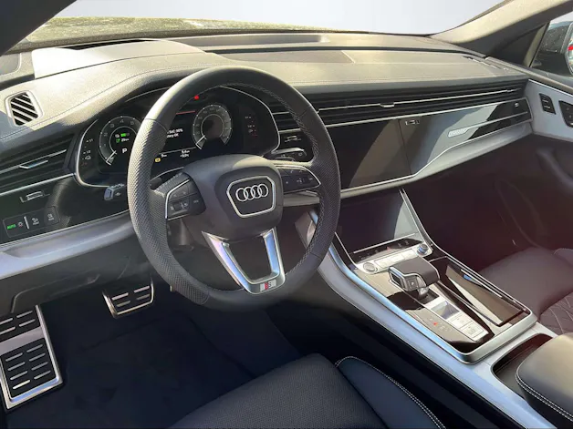 Audi Q8 SUV 3.0 TFSI e Attraction quattro 290 T-Tronic