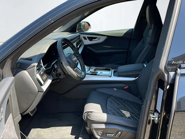 Audi Q8 SUV 290 kW TFSI/elektrisch