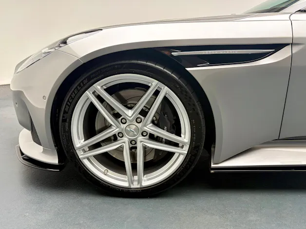 ASTON MARTIN DB12 Coupé 4.0 V8 Bi-Turbo